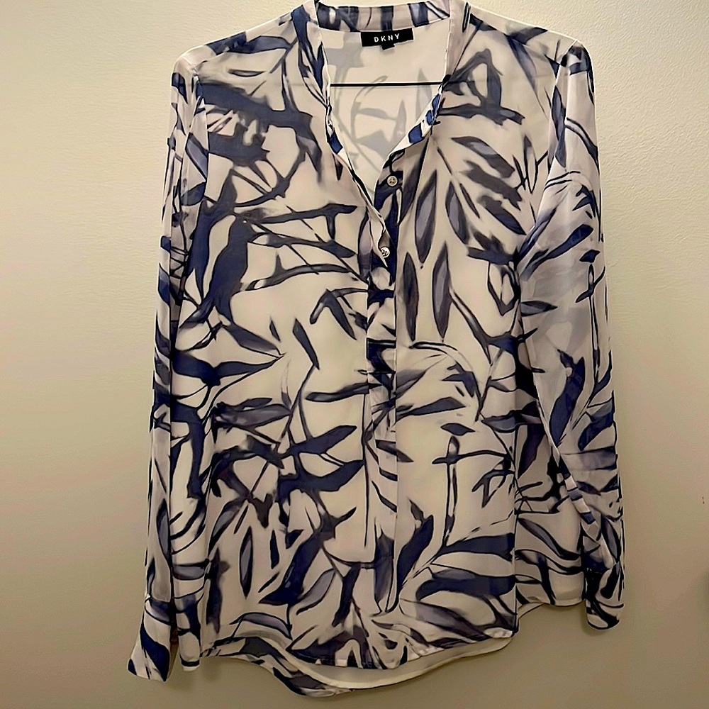 DKNY: Resort wear! White and blue blouse.